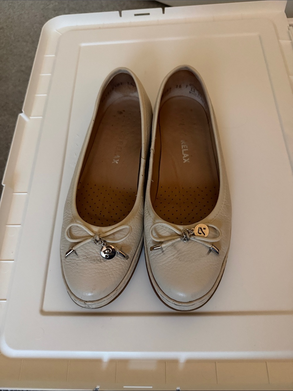 Women's Cream Leather Ballet Flats with Bow and Charm